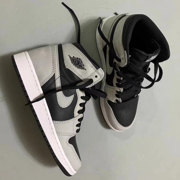 Air Jordan high top classic color sneakers,black - Picture 7 of 7